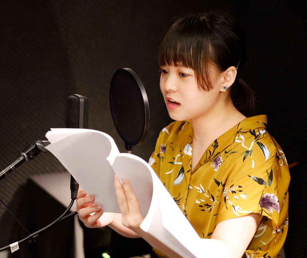 プロダクション・エース春期所属オーディションを受ける女性